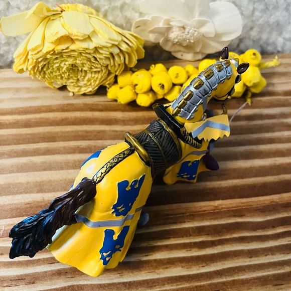 Beautiful RETIRED w/ALL TAGS Knight & Horse - Picture 8 of 10